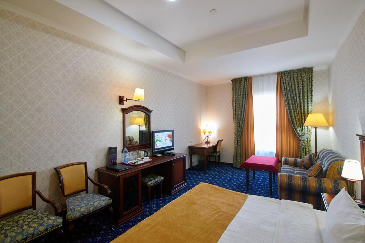 Grand Hotel Victory Aktau  Extérieur photo A room at the hotel