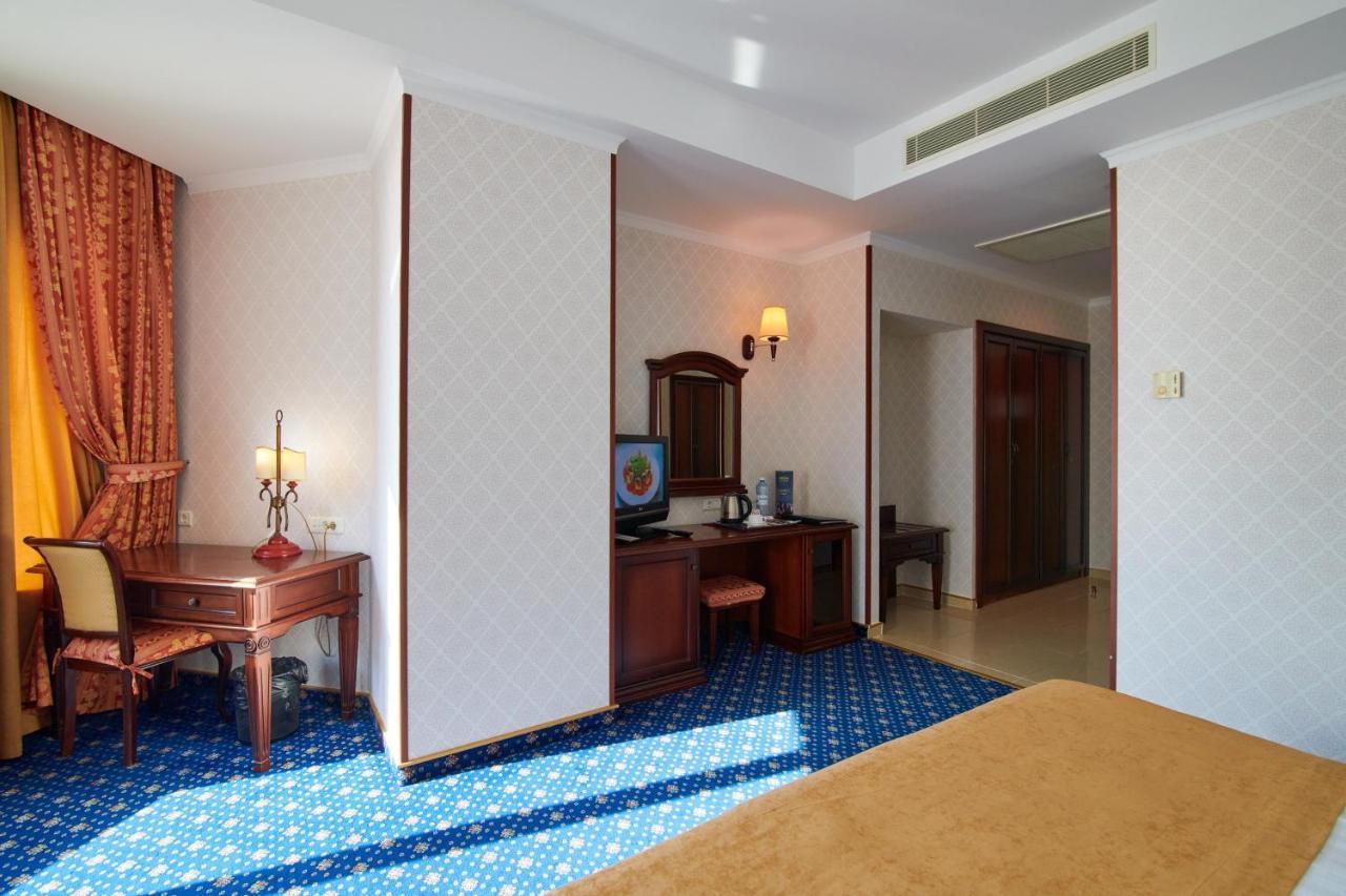 Grand Hotel Victory Aktau  Extérieur photo A room at the hotel