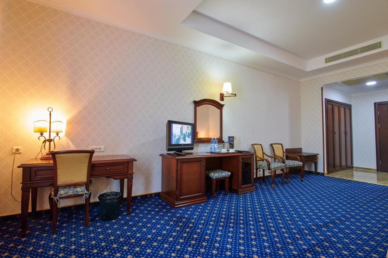 Grand Hotel Victory Aktau  Extérieur photo A room at the hotel