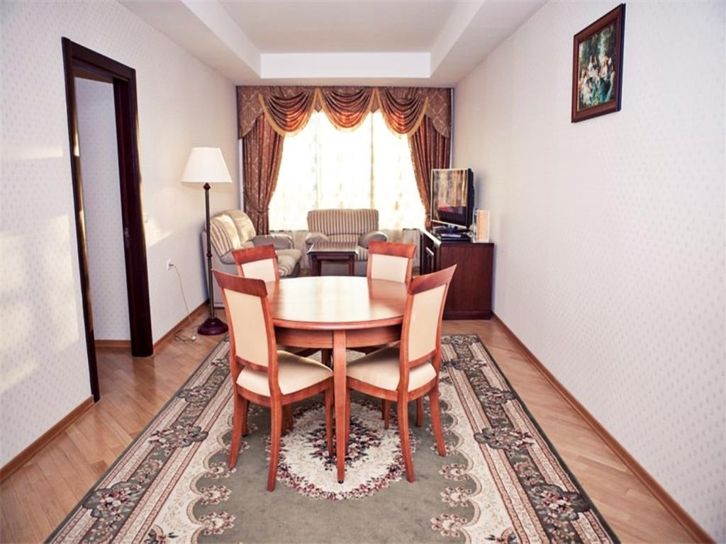 Grand Hotel Victory Aktau  Extérieur photo A typical hotel room